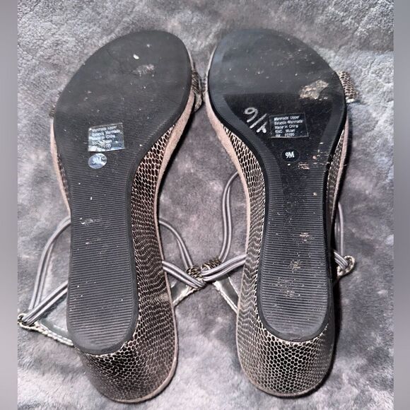 Style & Co Wedge Gold Sandal Size 9 - Picture 4 of 6